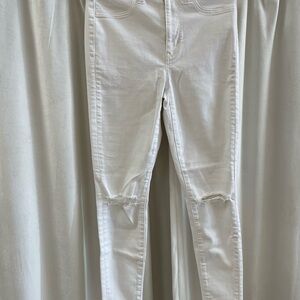 American Eagle Outfitters White Skinny Jeans with Knee Rips
